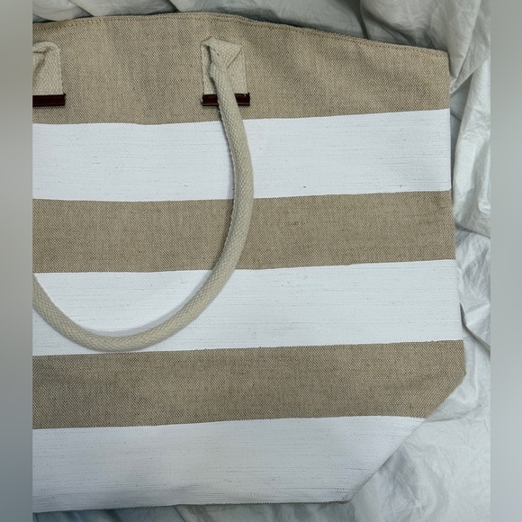 Women’s Large Tan and White Striped Reusable Tote Bag. - Picture 5 of 16